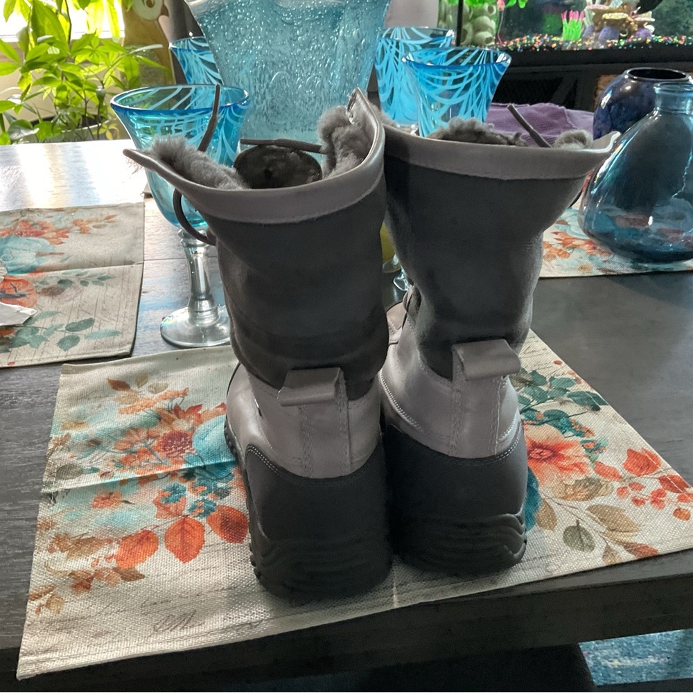 UGG Women's Black and Gray Winter Boots - Picture 3 of 8
